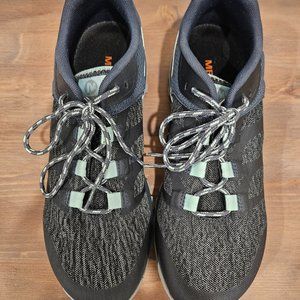 BRAND NEW IN BOX Womens Merrell Hiking Trail Shoes Size 9 US